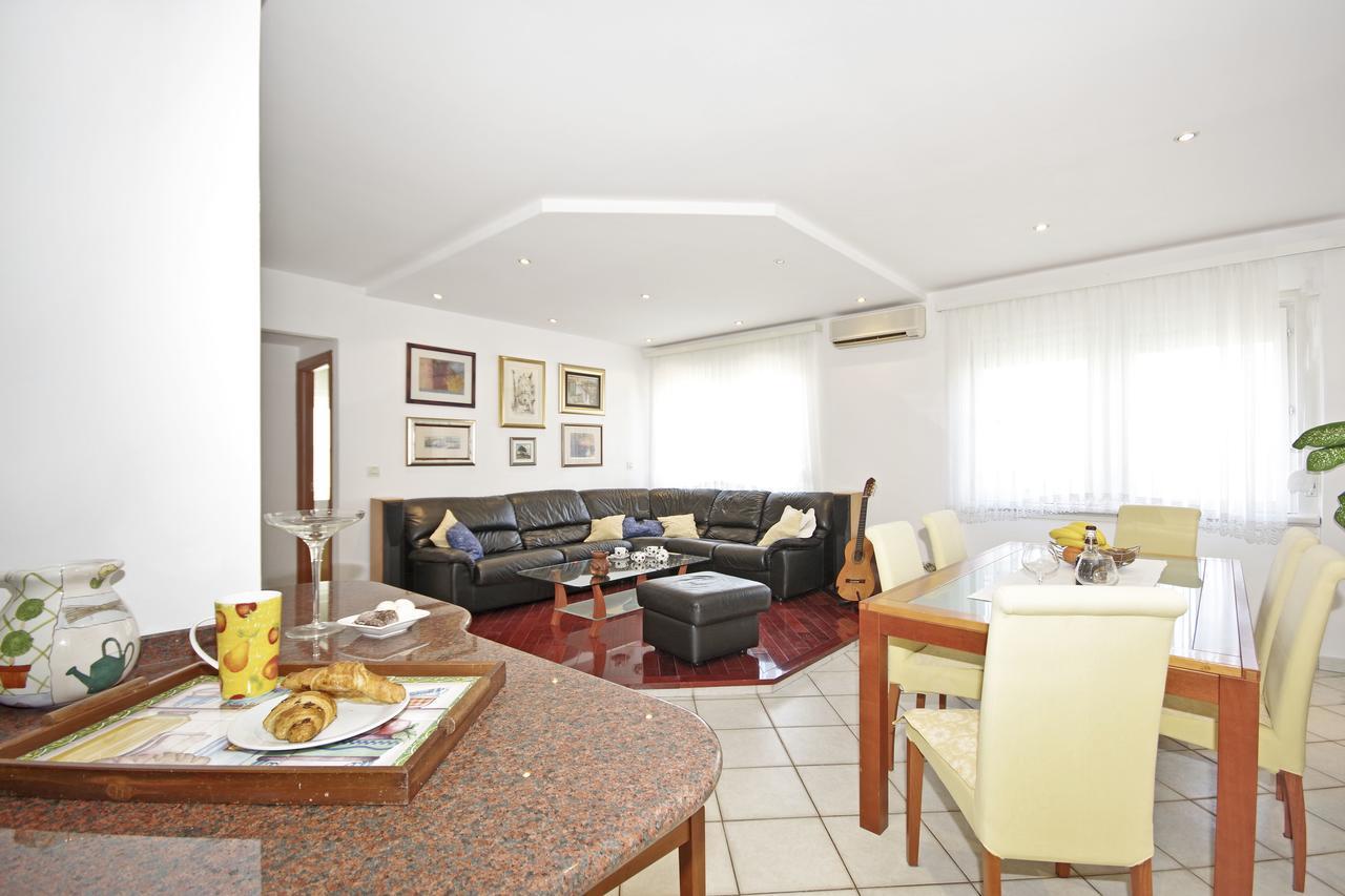 D & J Apartment Сплит Екстериор снимка